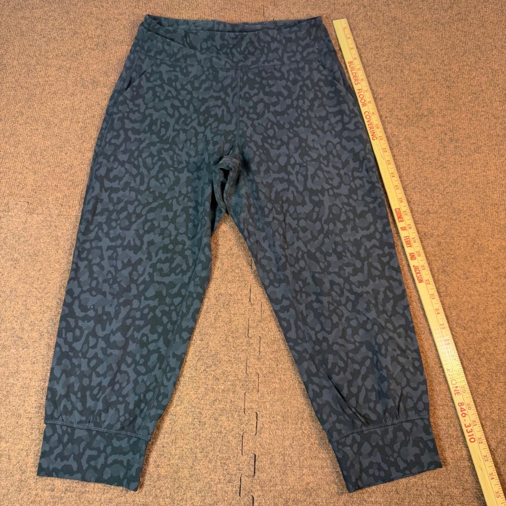 Lululemon Align Jogger Crop Women 10 Wild Thing Camo Deep Coal Multi W6BBES